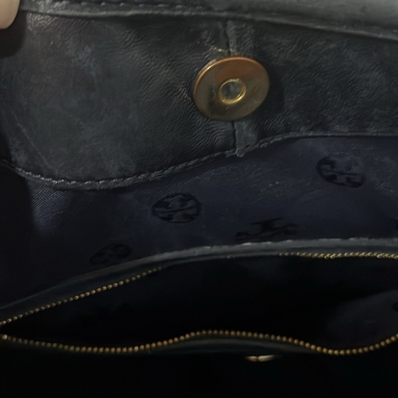 Tory Burch Marion Quilted Shoulder Bag Navy - Picture 14 of 17